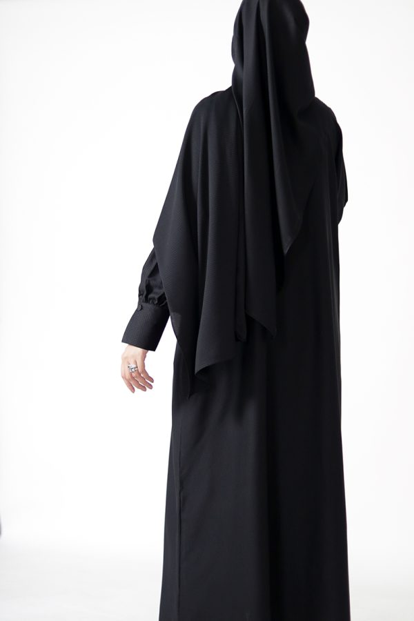 Moonlit Black Textured Silk Muse Abaya - Image 3