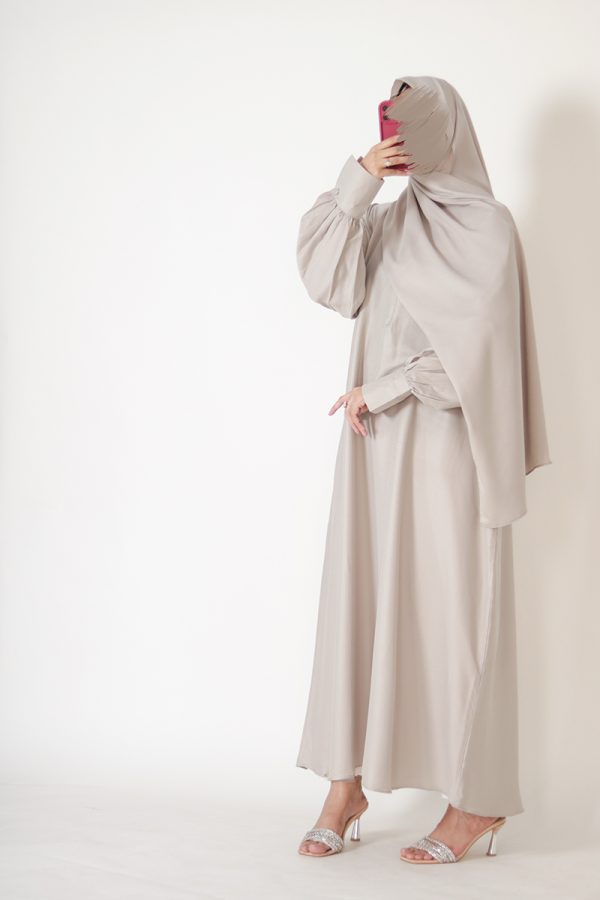 Sand Textured Silk Muse Abaya - Image 9